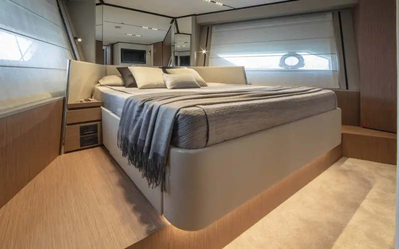 YAMAS/Ferretti Yachts 720