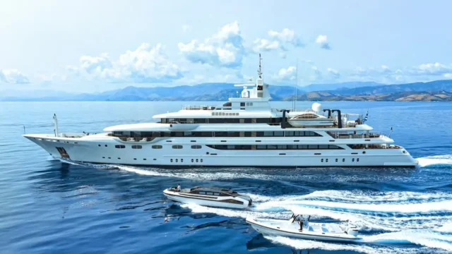 Superyachts of 92m