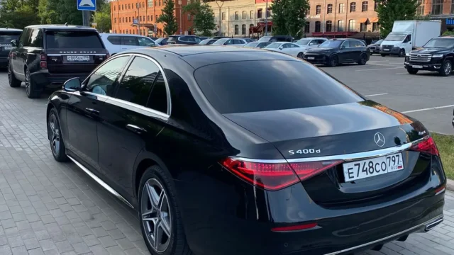 Mercedes-Benz S-Class