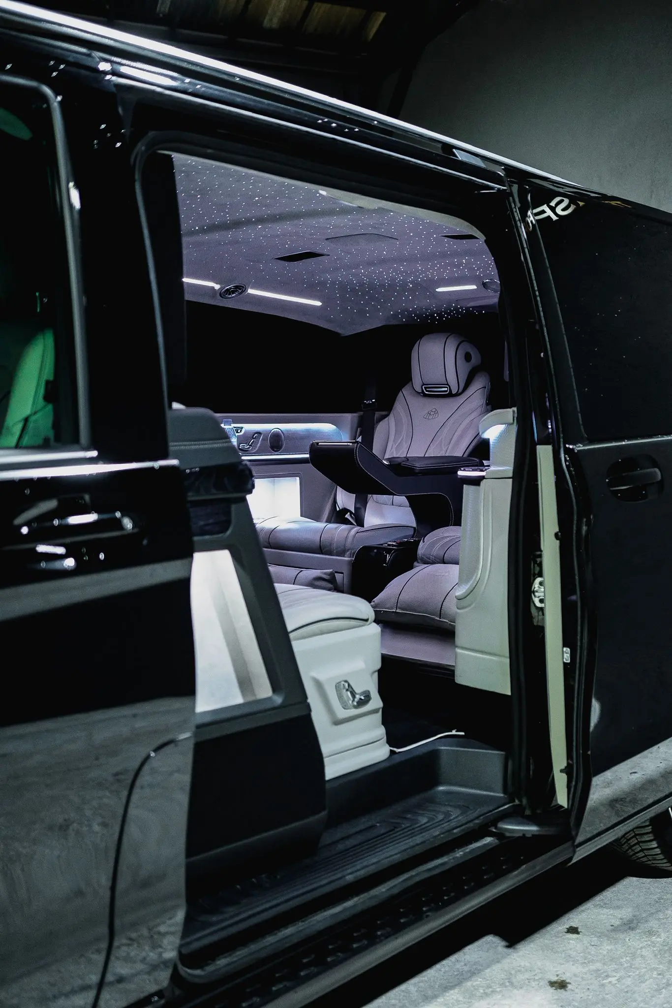 Mercedes-Benz V-Class VIP