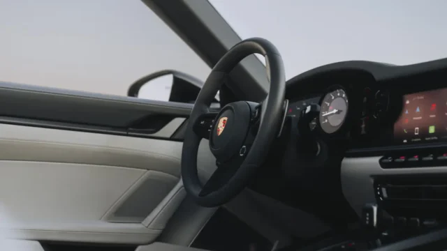 Porsche 911 Carrera Cabriolet 2024