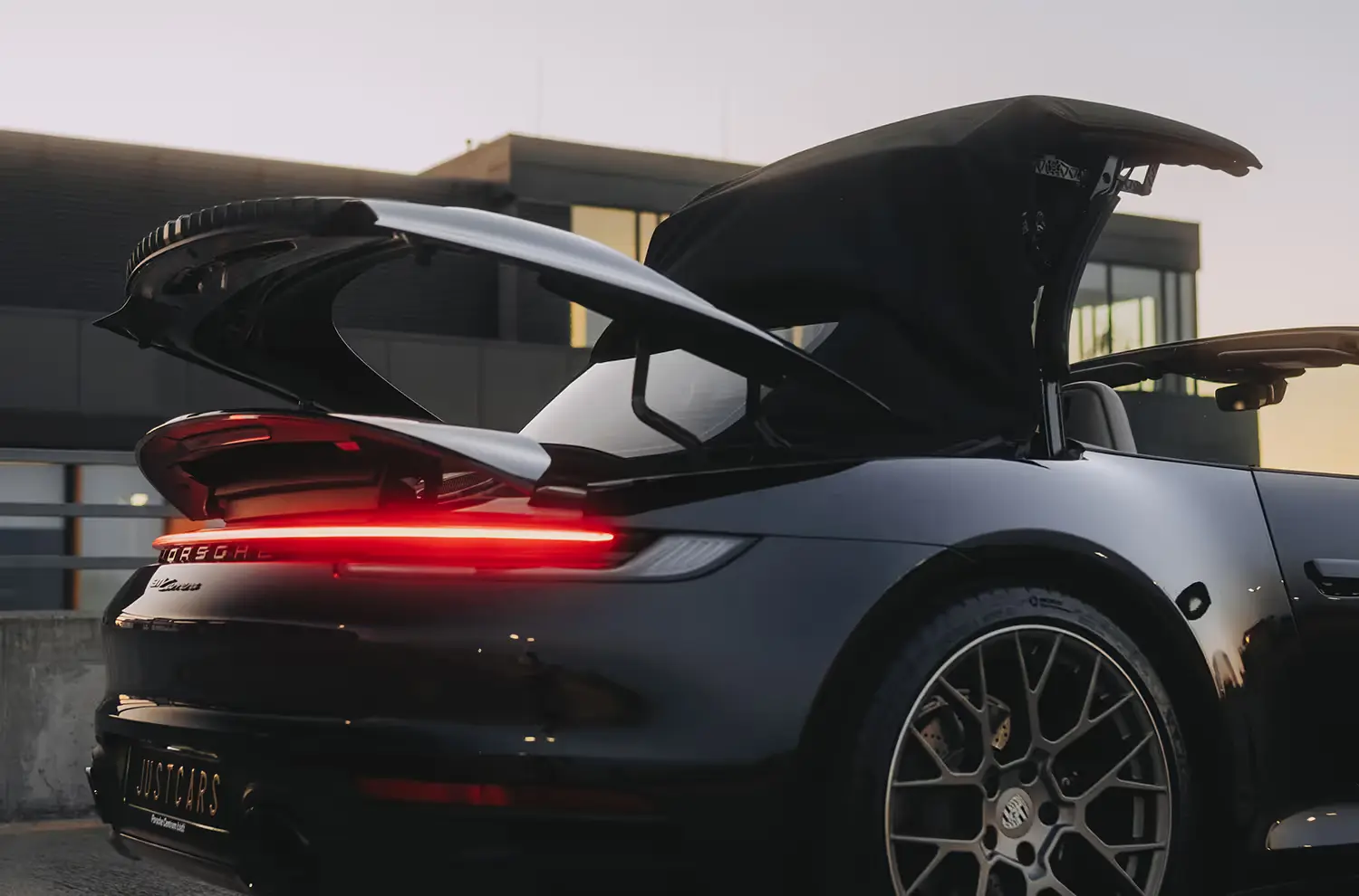 Porsche 911 Carrera Cabriolet 2024