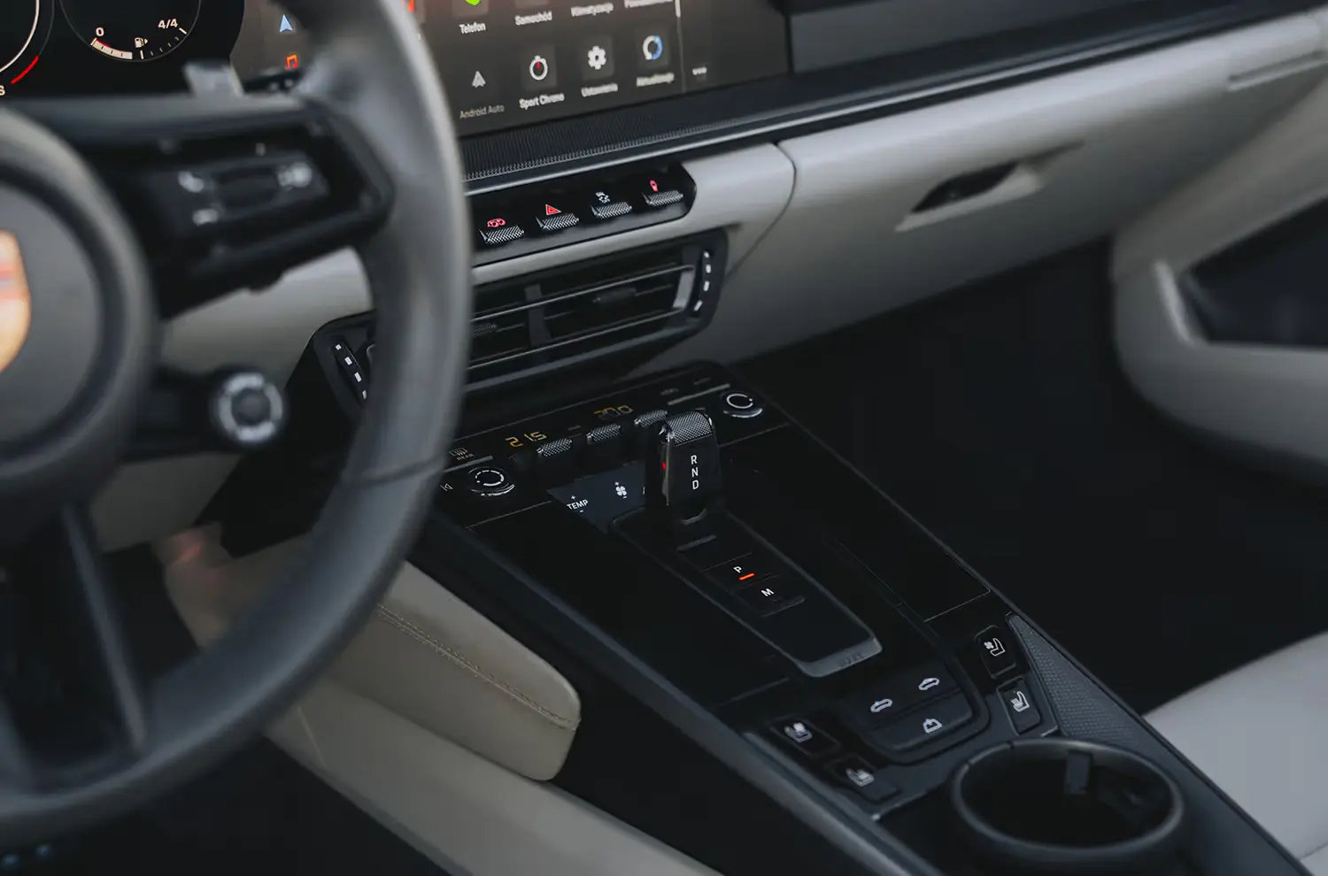 Porsche 911 Carrera Cabriolet 2024