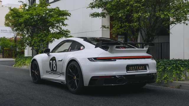 Porsche 911 Carrera 2023