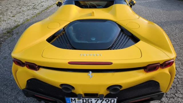 Ferrari SF90 Spider