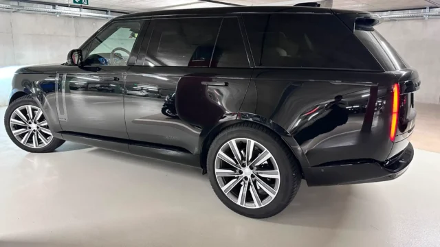Rent Land Rover Range Rover with driver in Geneva – Switzerland
