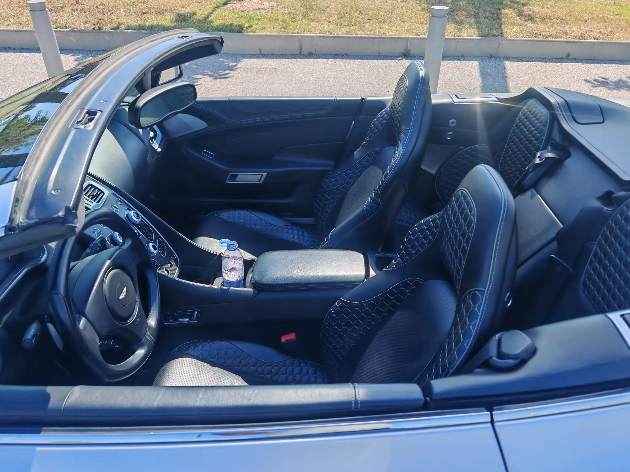 Aston Martin Vanquish Volante