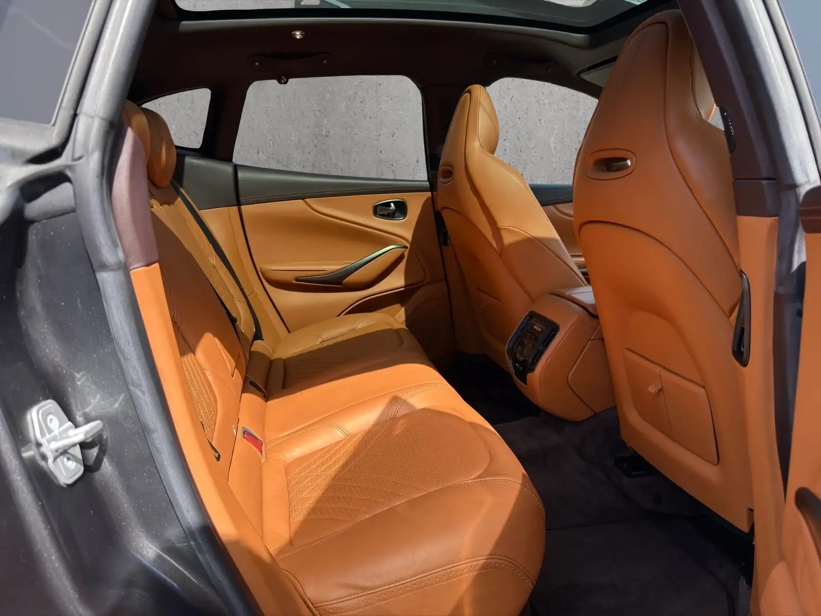 Aston Martin DBX