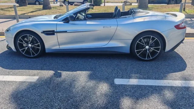 Aston Martin Vanquish Volante