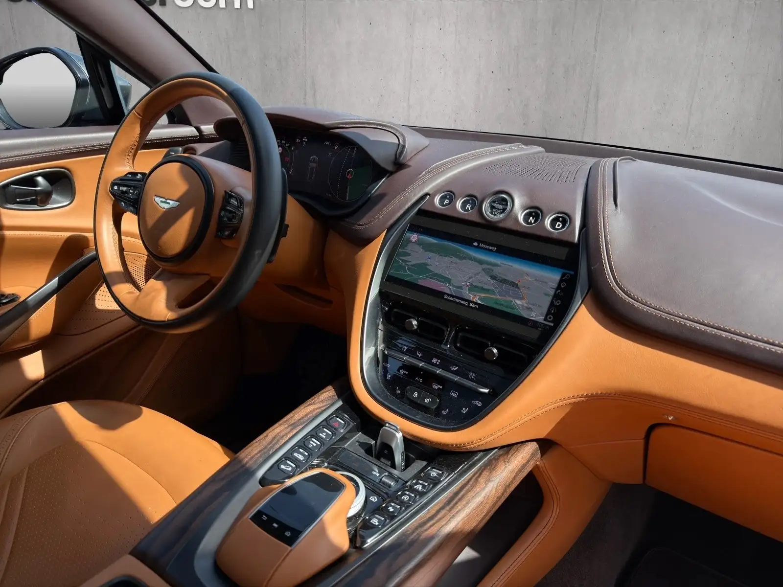 Aston Martin DBX