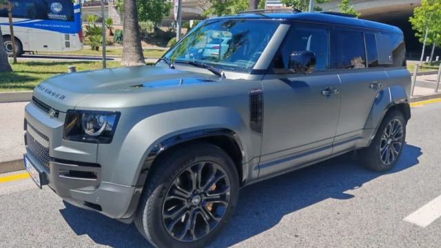 Land Rover Defender
