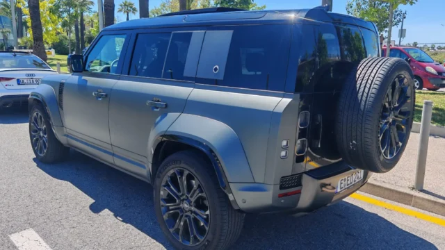 Land Rover Defender