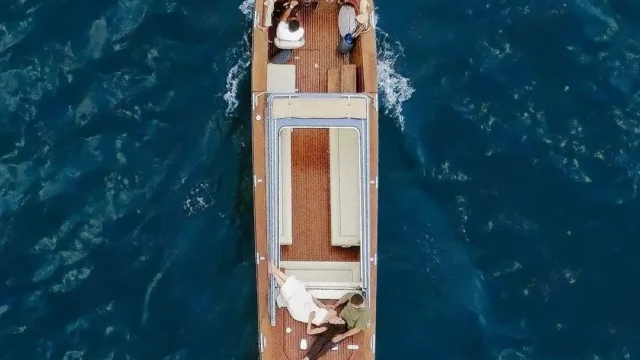 Private Luxury Wooden Boat Tour on Lake Como, Italy