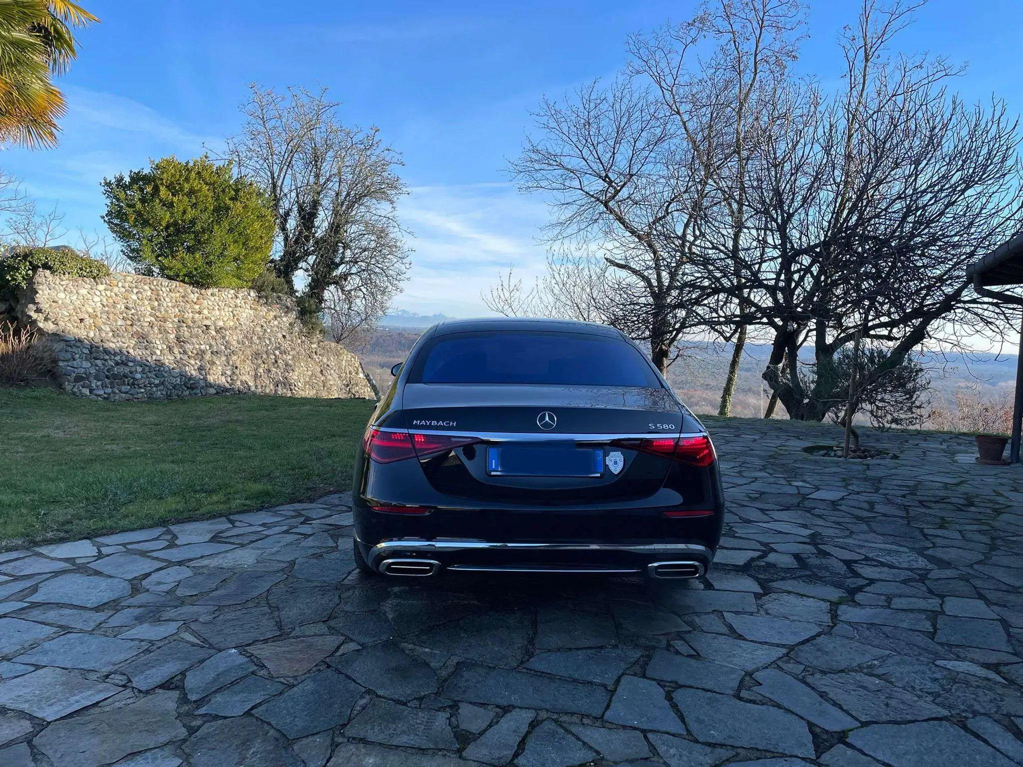 Rent Mercedes-Maybach S-Class S580 Z223 with driver in Milan, Italy