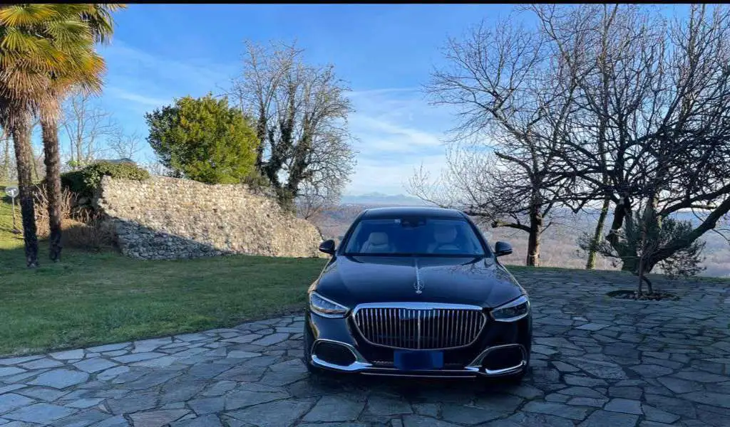 Rent Mercedes-Maybach S-Class S580 Z223 with driver in Milan, Italy