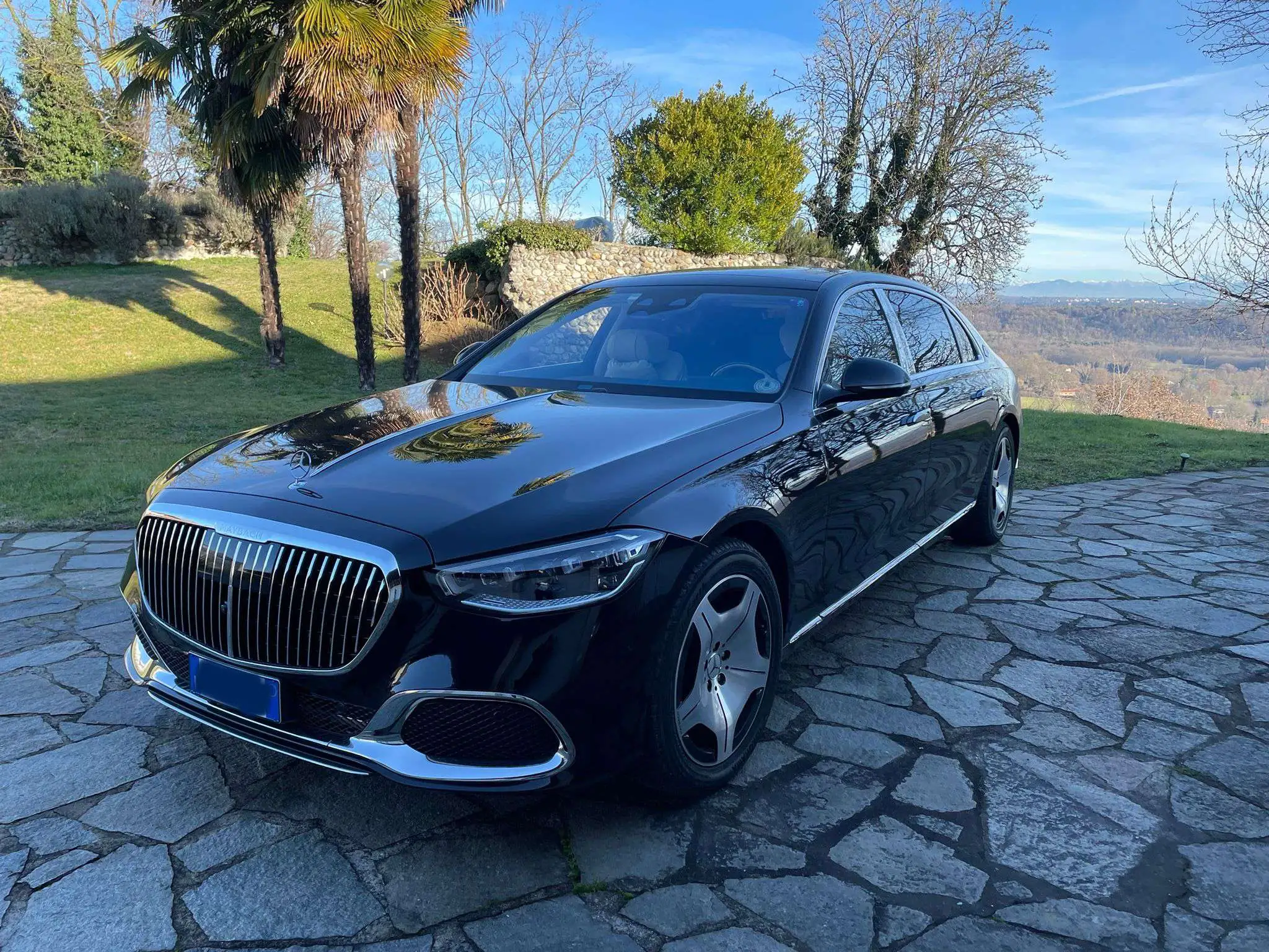 Rent Mercedes-Maybach S-Class S580 Z223 with driver in Milan, Italy