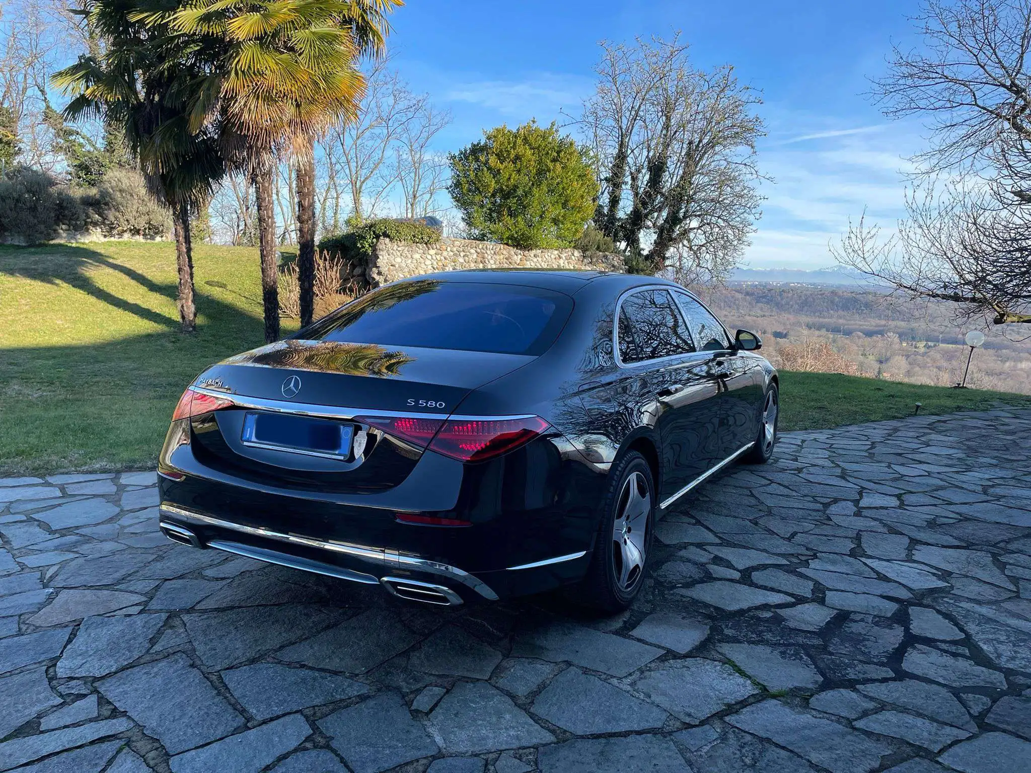 Rent Mercedes-Maybach S-Class S580 Z223 with driver in Milan, Italy