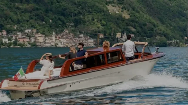 Private Luxury Wooden Boat Tour on Lake Como, Italy