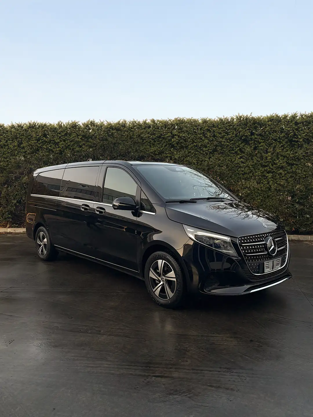 Rent Mercedes-Benz V-Class Extra-Long with driver in Milan