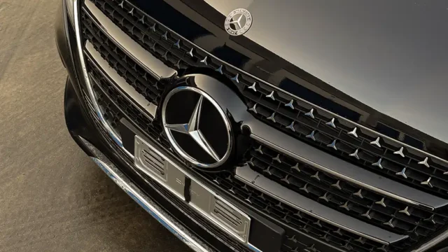 Rent Mercedes-Benz V-Class Extra-Long with driver in Milan