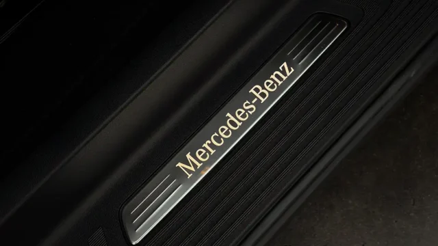 Rent Mercedes-Benz V-Class Extra-Long with driver in Milan