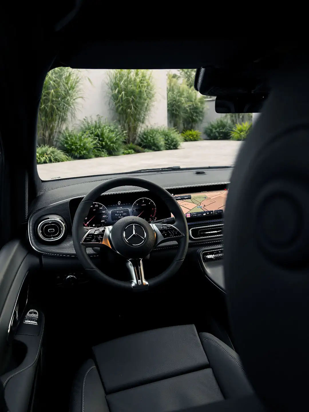 Rent Mercedes-Benz V-Class Extra-Long with driver in Milan
