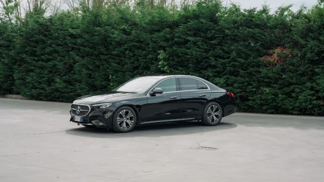 Rent Mercedes-Benz E-Class with driver in Milan