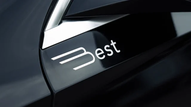 Rent Mercedes-Benz E-Class with driver in Milan