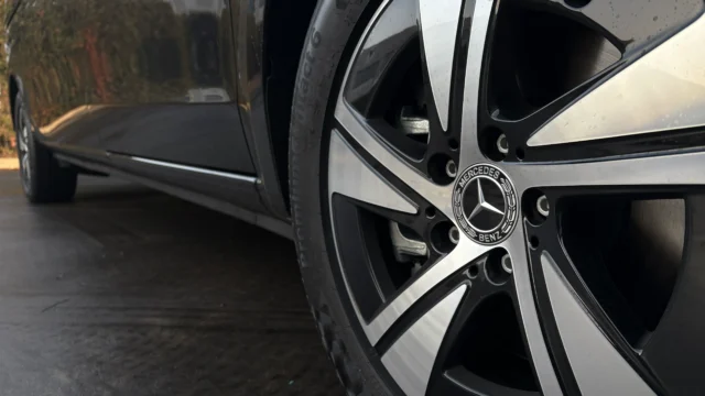 Rent Mercedes-Benz V-Class Extra-Long with driver in Milan