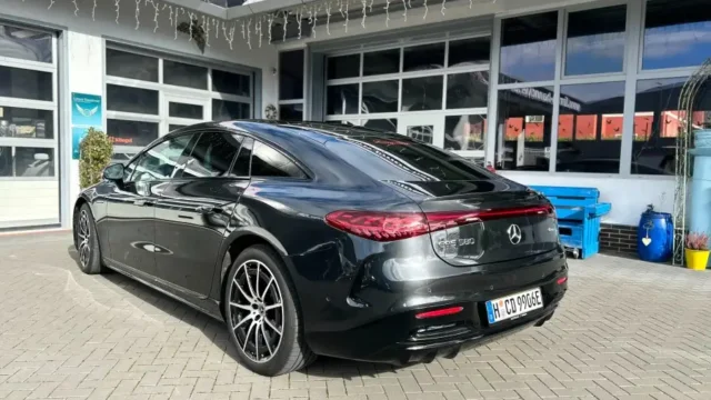 Rent Mercedes-Benz EQS 580 4MATIC with driver in Hannover, Germany