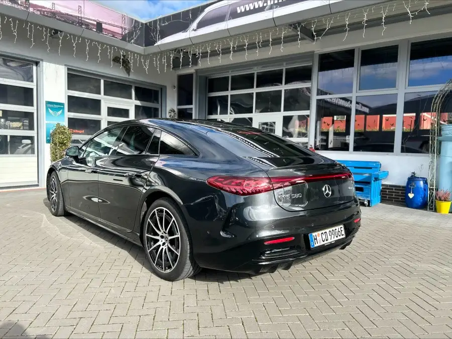 Rent Mercedes-Benz EQS 580 4MATIC with driver in Hannover, Germany