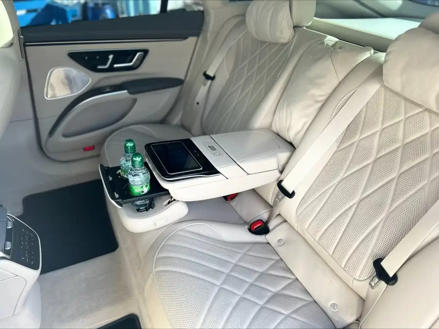 Rent Mercedes-Benz EQS 580 4MATIC with driver in Hannover, Germany