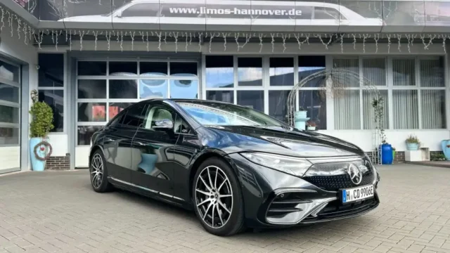 Rent Mercedes-Benz EQS 580 4MATIC with driver in Hannover, Germany