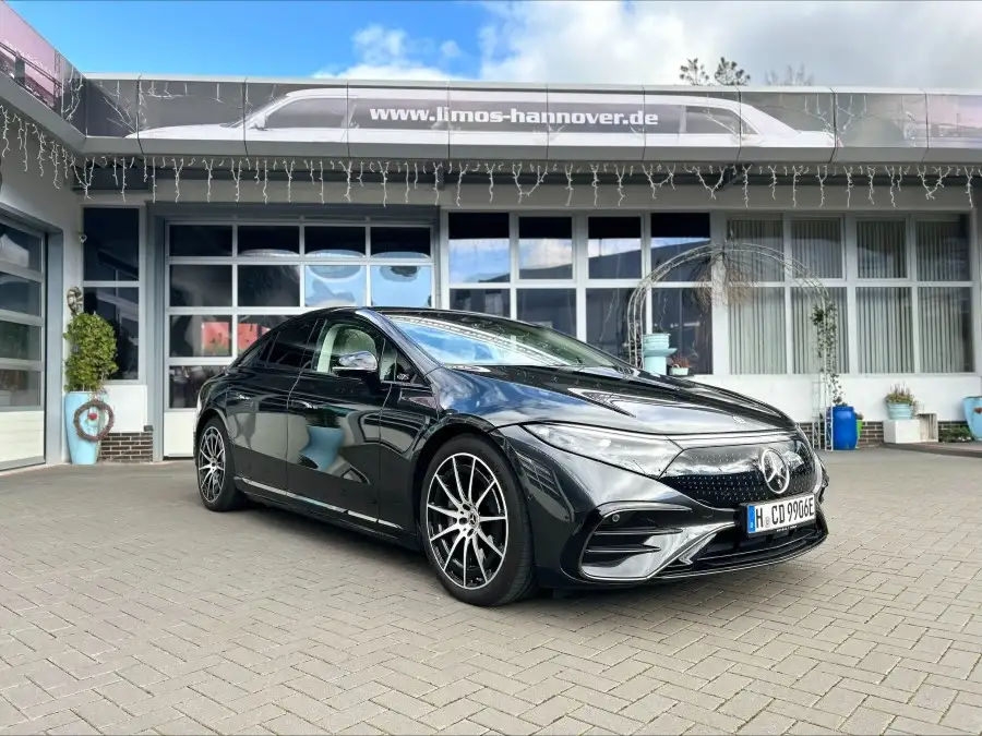 Rent Mercedes-Benz EQS 580 4MATIC with driver in Hannover, Germany