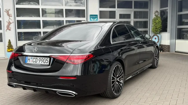 Rent Mercedes-Benz S-Class W223 with driver in Hannover, Germany