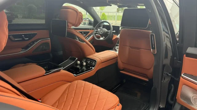 Rent Mercedes-Benz S-Class W223 with driver in Hannover, Germany