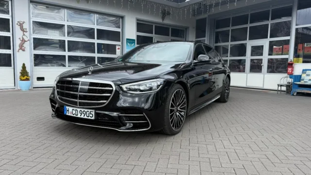 Rent Mercedes-Benz S-Class W223 with driver in Hannover, Germany
