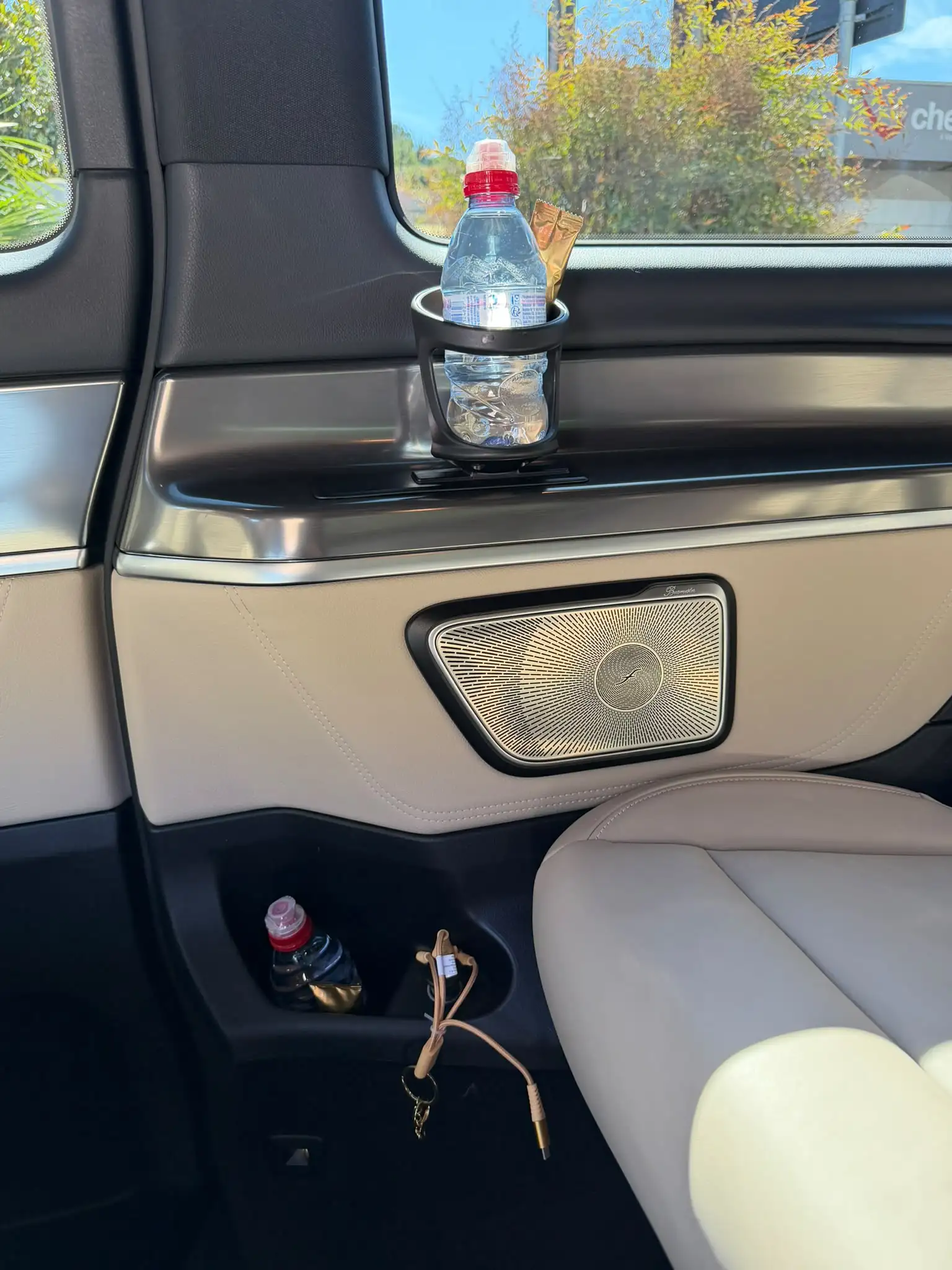 Rent Mercedes-Benz V-Class Extra Long with driver in French Riviera