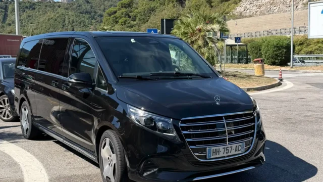 Rent Mercedes-Benz V-Class Extra Long with driver in French Riviera