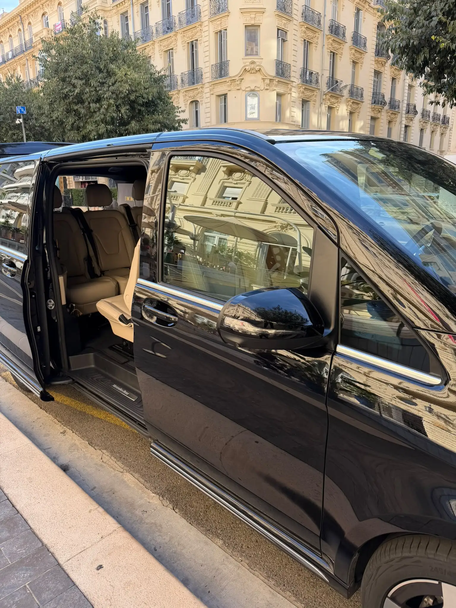 Rent Mercedes-Benz V-Class Extra Long with driver in French Riviera