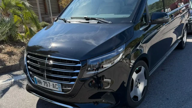 Rent Mercedes-Benz V-Class Extra Long with driver in French Riviera
