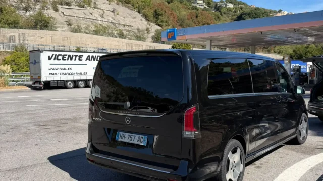 Rent Mercedes-Benz V-Class Extra Long with driver in French Riviera